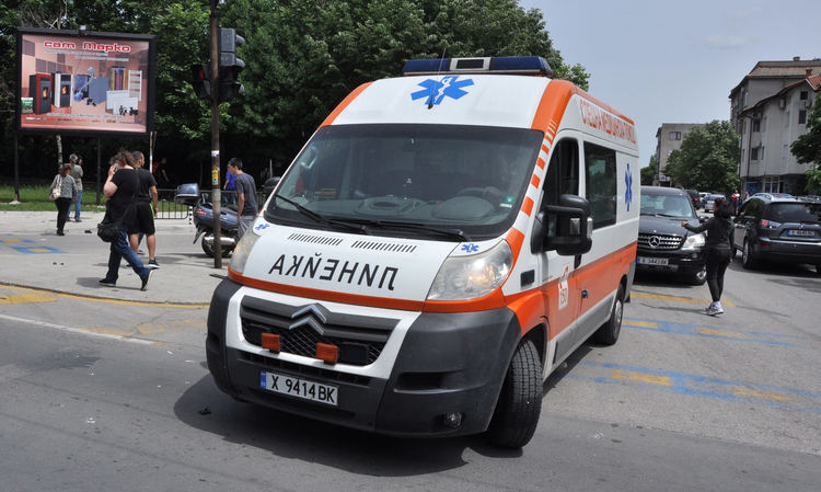 Дрогирана водачка с Туарег се заби в товарен автомобил