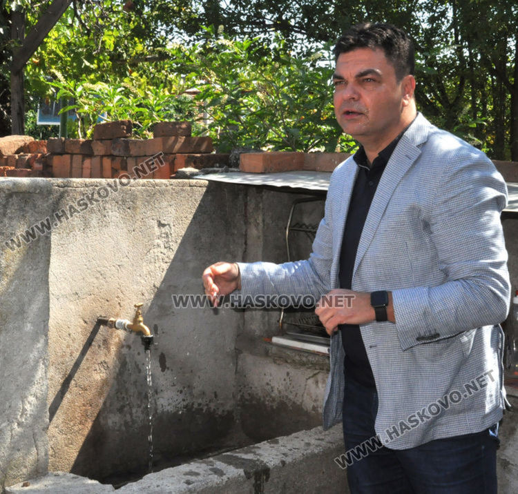 Чакат се пробите от чешмите в населените места, останали без вода