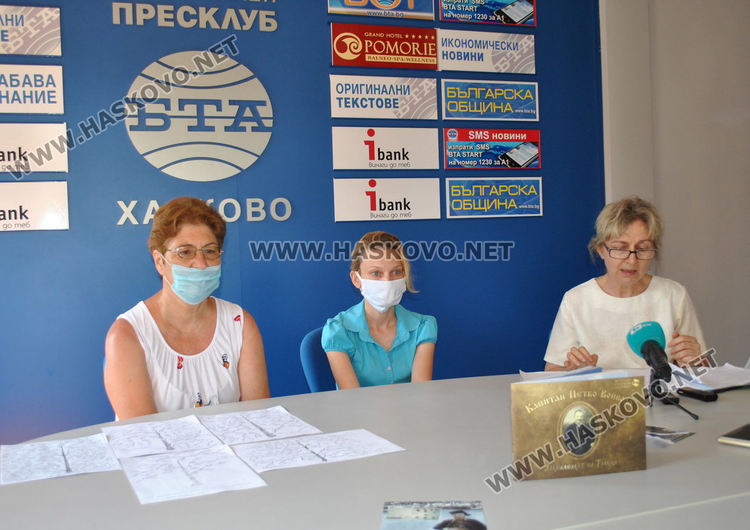 отляво на дясно: Здравка Сабахова, д-р Веселина Узунова, Величка Георгиева