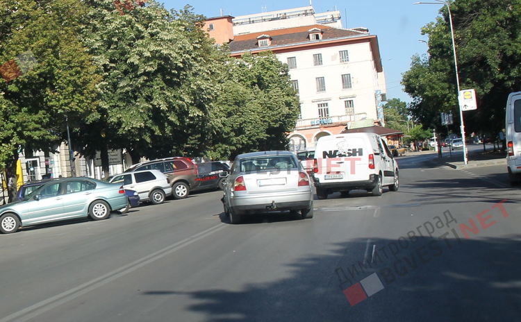 Фолксваген се натресе в Пежо в центъра на Димитровград