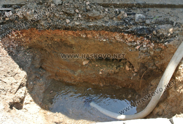 Част от Хасково втори ден без вода заради аварии