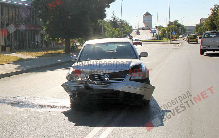 Фолксваген се натресе в Пежо в центъра на Димитровград