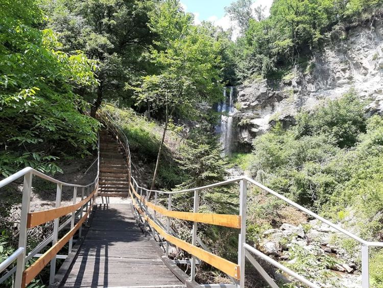 Направиха парк около легендарен водопад край Смолян, вече е достъпен за посетители