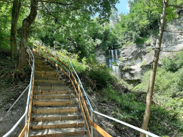 Направиха парк около легендарен водопад край Смолян, вече е достъпен за посетители