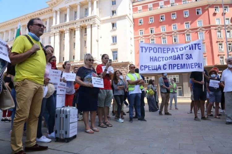 Въпреки обещаните 10 милиона от Борисов, туроператорите пак излизат на митинг