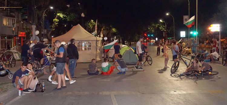 Седем линии на градския транспорт във Варна са с променени маршрути заради блокада на възлово кръстовище