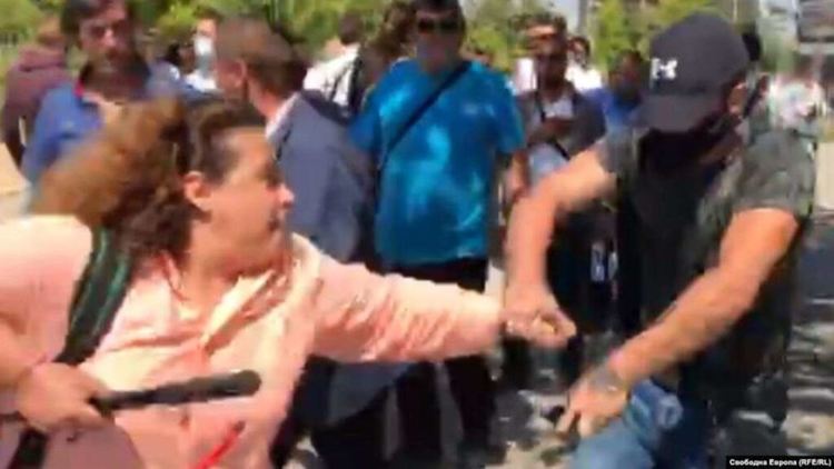 Мъже от събитието на ГЕРБ нападнаха журналистката Полина Паунова