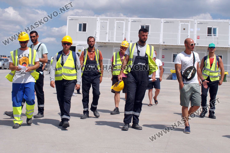 Работници по газопровода България и Гърция три месеца без заплати