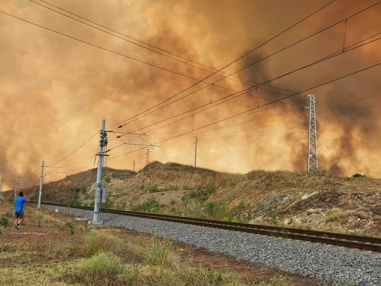 Огненият ад в Хасковско засегна предприятие, изпепелена е къща
