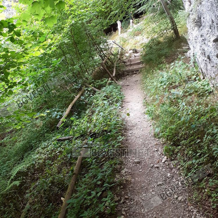 Северната крепостна стена е със запазена дължина - 44,5м. Тя е най-добре съхранена и на места височината й е 3м. Западната крепостна стена е дълга 38м. В южния й край е изградена външна бойна /наблюдателна/ кула. Сега там е монтирана шестметрова дървена наблюдателна кула  на два етажа.