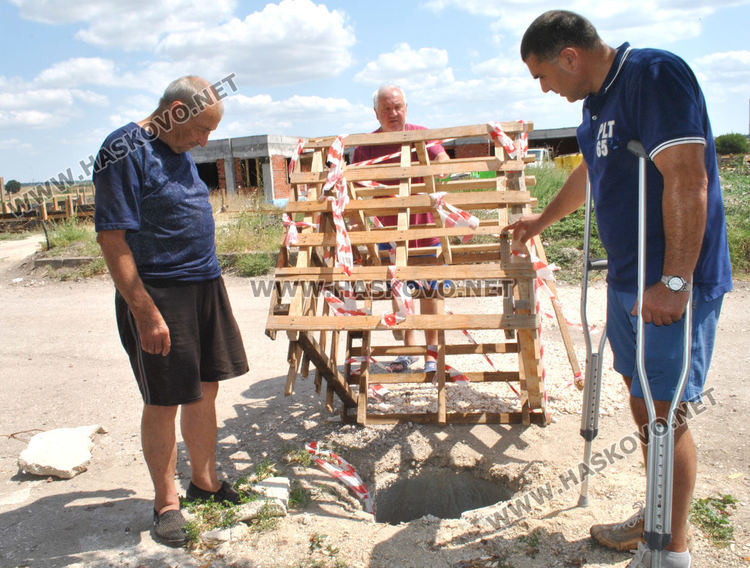 Кола е блокирана в гараж заради шахта и строителство към обект в „Болярово“