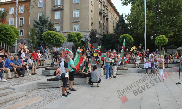 Първият многолюден антиправителствен протест се проведе в Димитровград, включиха се и хасковлии