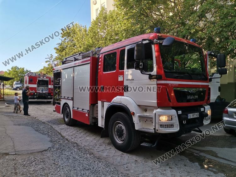 Пожар избухна в апартамент в "Бадема" (видео) 