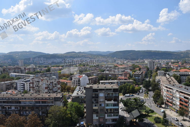 Предимно облачно и ветровито днес в Кърджали