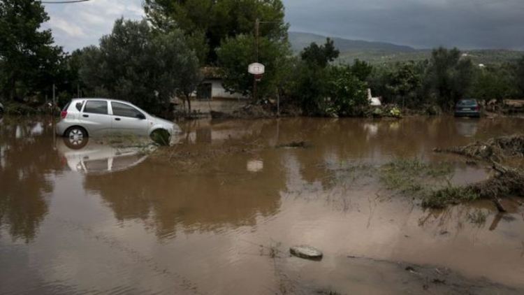 Порои убиха хора на гръцкия остров Евбея