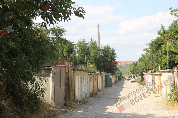 Пожар избухна в Димитровград, на метри от постройки и жилищен квартал