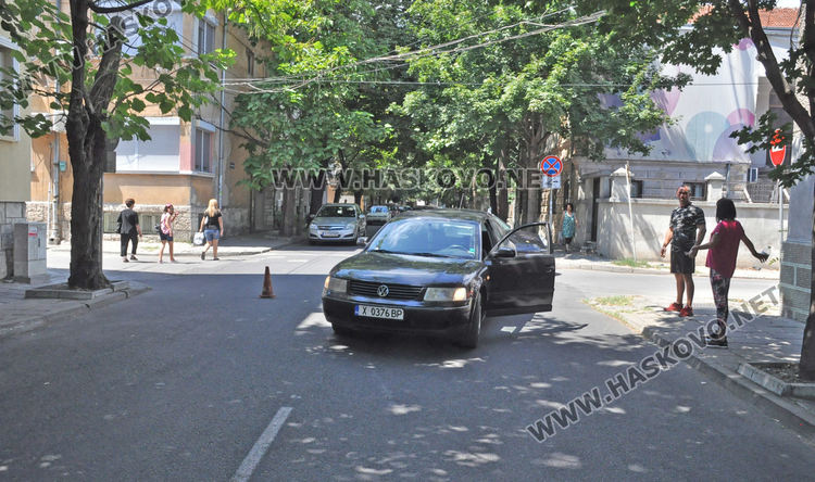 Водачка на Фолксваген блъсна пешеходка в Хасково