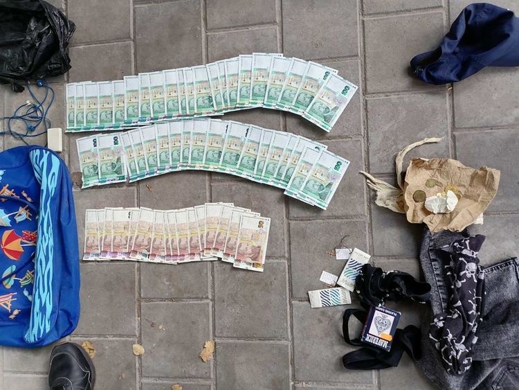 Задържаха телефонни измамници в Хасково