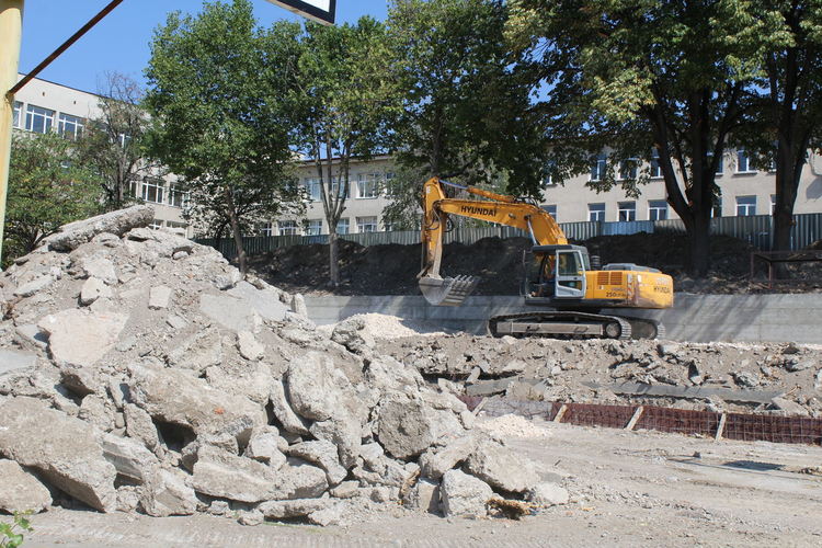 Ремонтират спортните игрища на СУ „Св. Паисий Хилендарски“ за близо 200 000 лева