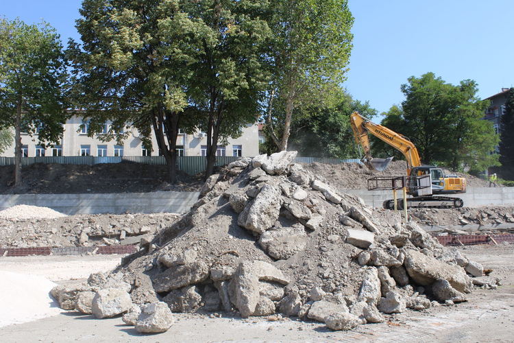 Ремонтират спортните игрища на СУ „Св. Паисий Хилендарски“ за близо 200 000 лева