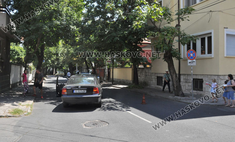 Водачка на Фолксваген блъсна пешеходка в Хасково