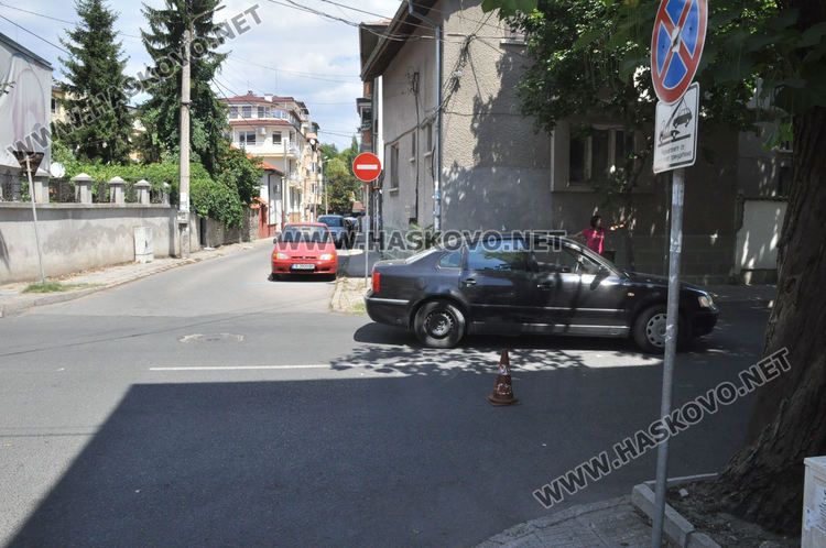 Водачка на Фолксваген блъсна пешеходка в Хасково