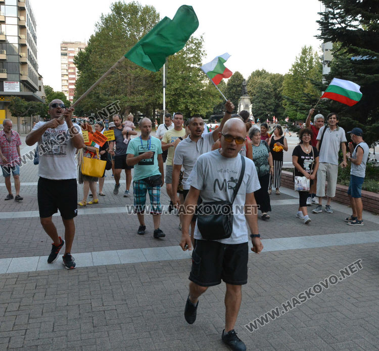 Протестно автошествие мина из Хасково, блокираха възлови булеварди
