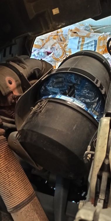 Задържаха близо 270 000 къса контрабандни цигари на границата 