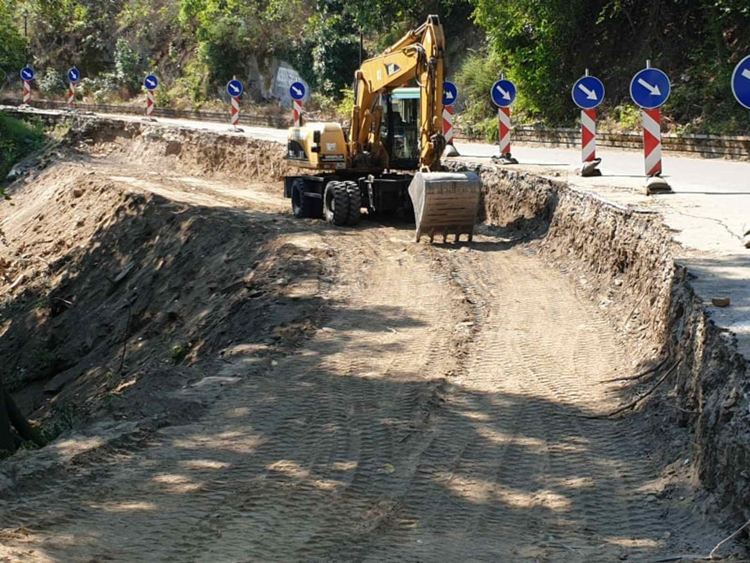 Провериха как стартират строително-монтажните дейности при свлачището под Асеновата крепост