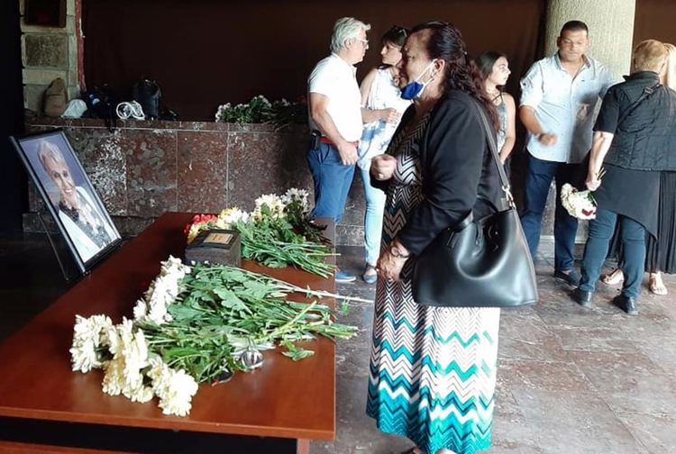 Смолян изпрати една от големите си народни певици Христина Лютова на фона на нейни изпълнения