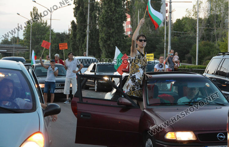 Протестно автошествие мина из Хасково, блокираха възлови булеварди