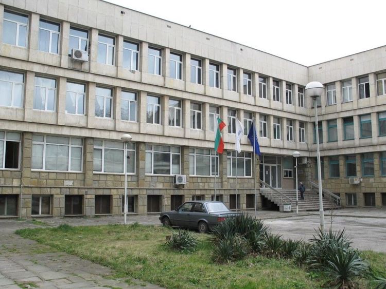 Братът на починалия от Covid-19 абитуриент постъпи в обвиняваната от опечаления баща болница