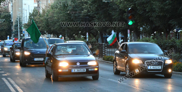 Протестно автошествие мина из Хасково, блокираха възлови булеварди