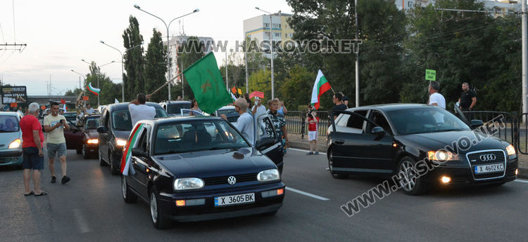 Протестно автошествие мина из Хасково, блокираха възлови булеварди