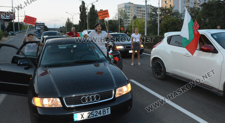 Протестно автошествие мина из Хасково, блокираха възлови булеварди