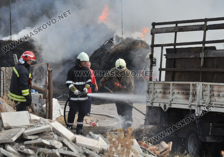 Пламна имот в "Каменец" (видео)