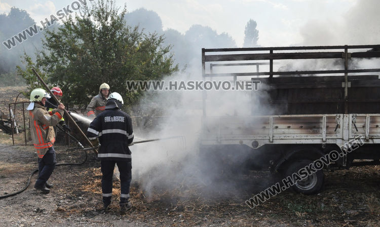 Пламна имот в "Каменец" (видео)