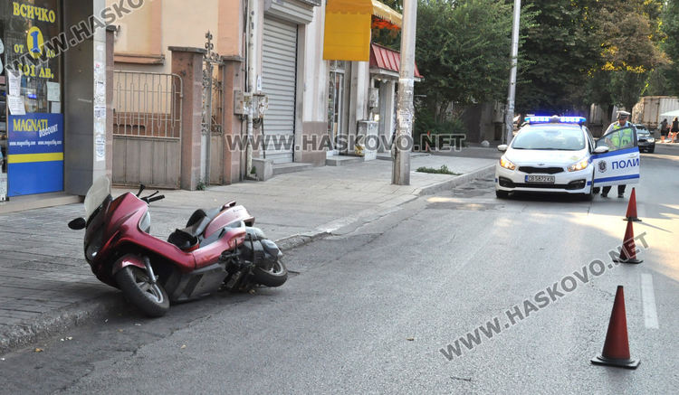 Мотопедист и пешеходка пострадаха при инцидент до Зеленчуковия пазар