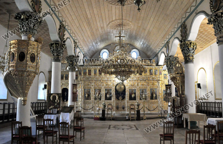 Катедралната църква в Хасково посреща храмовия си празник със стенопис на Успение Богородично