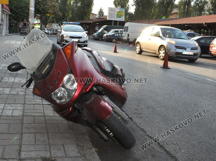 Мотопедист и пешеходка пострадаха при инцидент до Зеленчуковия пазар