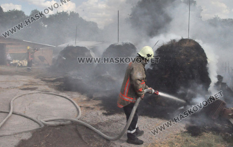 Пламна имот в "Каменец" (видео)