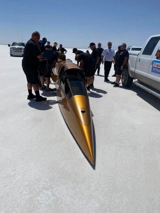 Рекорд: 71-годишен състезател кара със 756.41 км / ч