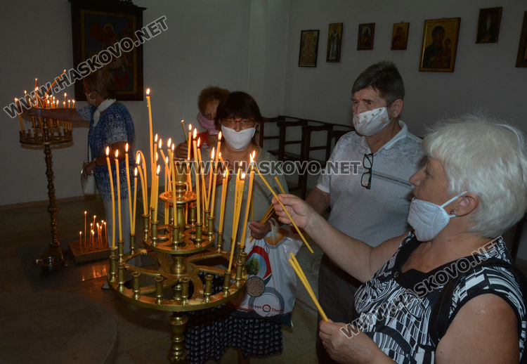 Миряните отбелязаха Успение Богородично в Хасково