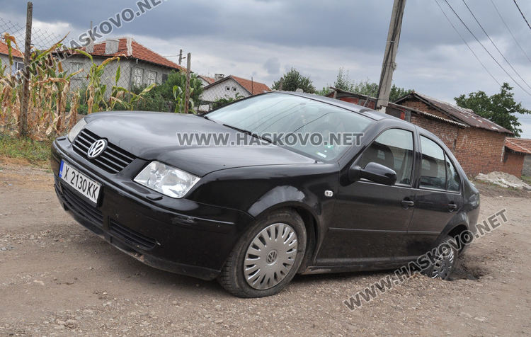 Кола  пропадна в отворена шахта от новия водопровод в „Болярово“