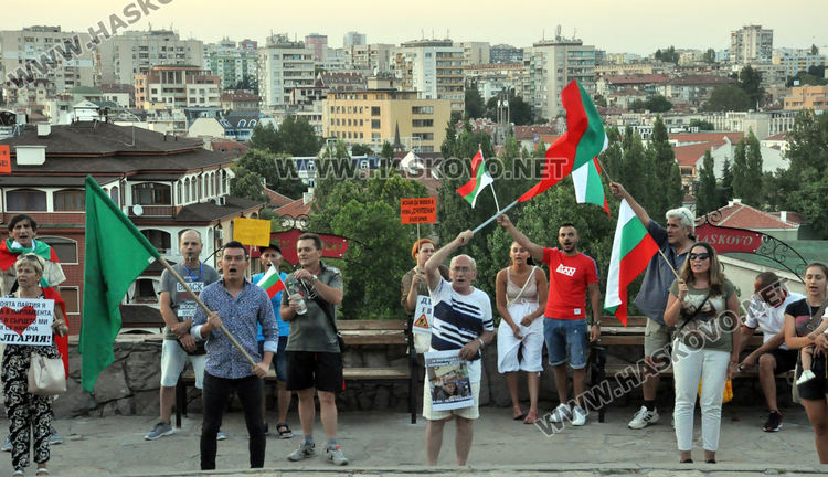 Протестиращите от Хасково с шествие до Ямача