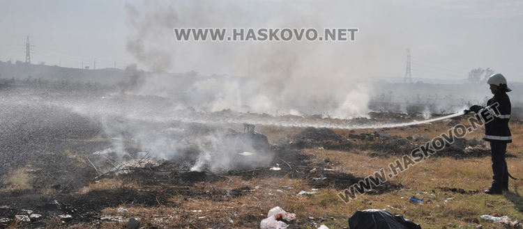 Пореден пожар в нерегламентираното сметище до „Ерозия“ обгази Хасково
