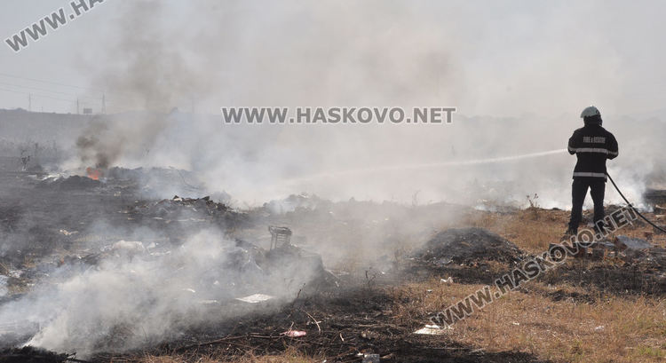 Пореден пожар в нерегламентираното сметище до „Ерозия“ обгази Хасково