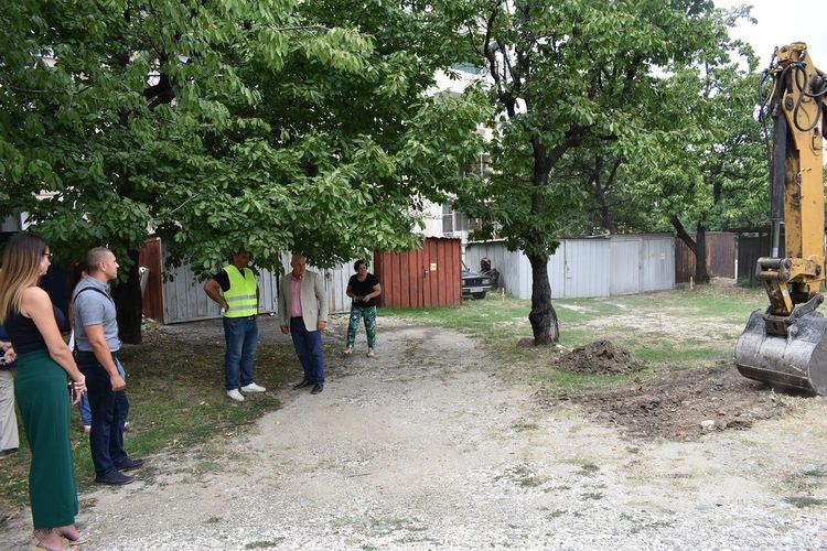 Заместник-кметът Димитров постави началото на ремонта в Зона 5 в квартал "Запад"