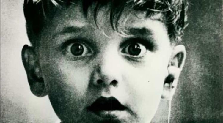 4. Когато глухо момченце сложи за първи път първия слухов апарат 1974 год.