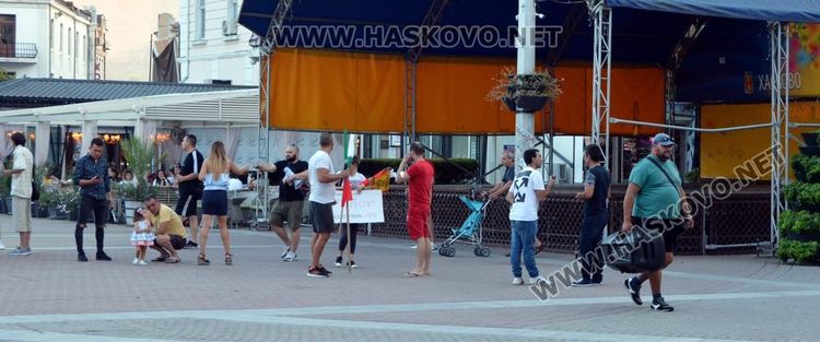 “Хвърковатата чета” от Хасково замина в подкрепа на протеста в Пловдив